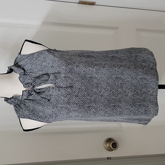 J. Crew Size 0 Gray Herringbone Pullover Blouse Top Sleeveless Ruffle Neck - Picture 2 of 12